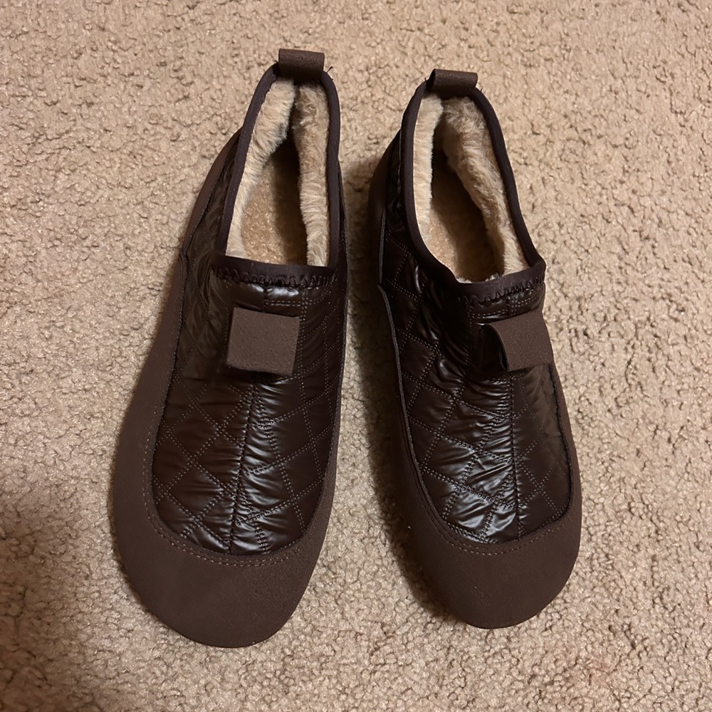 Women’s Shoes Puffy Low Slip On Boots Flees Foam Warm Outdoor Indoor Size 8,5